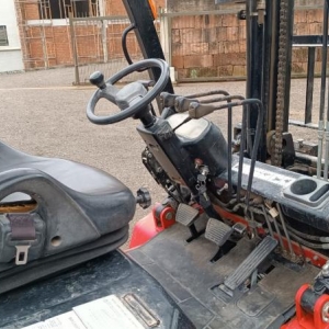 LOTE 003 - Empilhadeira marca HANGCHA, diesel, modelo CPCD25-AG2, torre de três metros duplex, garfos de 1.070mm, pneumática, série G5BAN2998