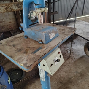 LOTE 027 - Máquina de carimbar