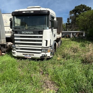LOTE 002 - Caminhão-trator da marca SCANIA/R124 GA 4X2NZ 420, cor branca, ano/modelo 2006/2006, placas ANL0I37,  chassis nº 9BSR4X2A063581037.