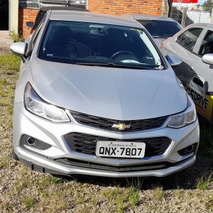 LOTE 006 - Chevrolet/Cruze LT AT, placa QNX7807, ano/modelo 2018/2018, na cor prata, à Álcool/Gasolina  RENAVAM 1145802947.