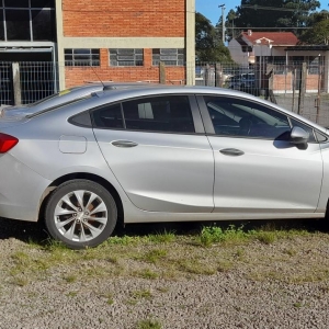 LOTE 006 - Chevrolet/Cruze LT AT, placa QNX7807, ano/modelo 2018/2018, na cor prata, à Álcool/Gasolina  RENAVAM 1145802947.