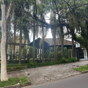 LOTE 01 - Imóvel na Av.Montenegro, Bairro Petrópolis em Porto Alegre 