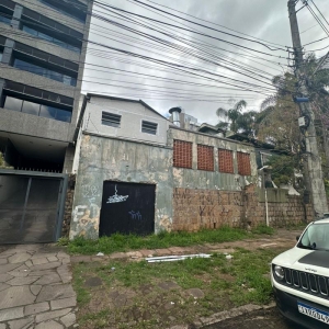 LOTE 01 - Imóvel na Av.Montenegro, Bairro Petrópolis em Porto Alegre 