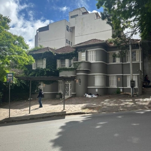 LOTE 01 - Imóvel na Av.Montenegro, Bairro Petrópolis em Porto Alegre 