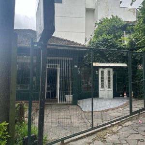 LOTE 01 - Imóvel na Av.Montenegro, Bairro Petrópolis em Porto Alegre 