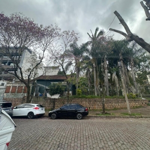 LOTE 01 - Imóvel na Av.Montenegro, Bairro Petrópolis em Porto Alegre 