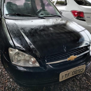 LOTE 017 - Chevrolet/Classic LS