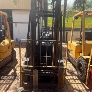 LOTE 012 - Empilhadeira YALE, modelo GTP 050 RL, ano 2001