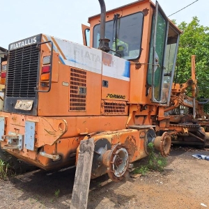 LOTE 001 - MOTONIVELADORA FG140, Tipo: Trator de Rodas, M.A./FIAT ALLIS, Ano/modelo: 2000/2000, Placa: IJK9146