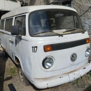 LOTE 005 - Tipo: Camioneta, VW/KOMBI, Ano/modelo: 2005/2006, Placa: INB0121