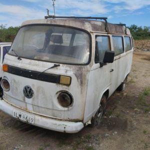 LOTE 006 - Tipo: Camioneta, Marca: VW/KOMBI, Ano/modelo: 2004/2004, Placa: ILW8669