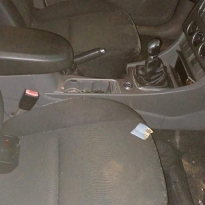 LOTE 003 - FORD FOCUS 2L FC FLEX, placa: ISJ1B12, Ano/modelo: 2011/2011, na cor PRATA. Chassi:  8AFTZZFFCCJ459325, RENAVAM: 00359678971.