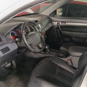 LOTE 006 - I/Kia Sorento EX2 2.4 G25, placa IWJ 4D34, branca, ano/modelo 2014/2015