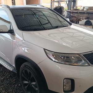 LOTE 006 - I/Kia Sorento EX2 2.4 G25, placa IWJ 4D34, branca, ano/modelo 2014/2015