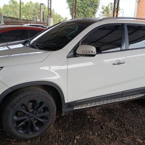 LOTE 006 - I/Kia Sorento EX2 2.4 G25, placa IWJ 4D34, branca, ano/modelo 2014/2015
