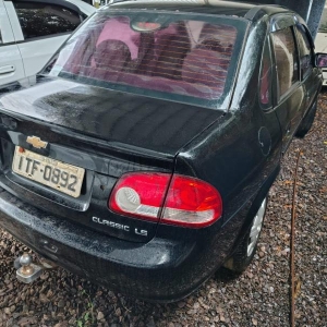 LOTE 011 - Chevrolet/Classic LS