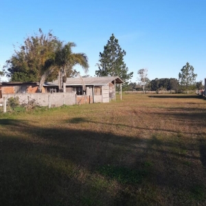 LOTE 001 - UM TERRENO LOCALIZADO NO SITIO SANTA CRUZ, MATR 76.086