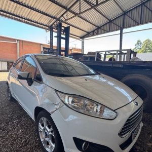LOTE 001 - Ford/Fiesta Hatch 1.6L SE A, placa IUS 5G76, branco, ano/modelo 2013/2014
