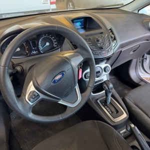 LOTE 001 - Ford/Fiesta Hatch 1.6L SE A, placa IUS 5G76, branco, ano/modelo 2013/2014