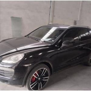 LOTE 100 - CAMIONETA I/PORSCHE CAYENNE V6, ANO/MODELO: 2013, PLACA: IXT0E30
