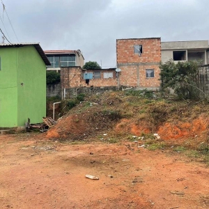 LOTE 001 - Área de 384,00m², sem benfeitorias, considerado como terreno n° 12 da quadra 16, situado no bairro Agostinho Rodrigues, zona urbana da cidade de Itabirito/MG