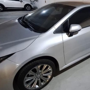 LOTE 000 - UM COROLA E DUAS HYLUX.