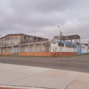 LOTE 007 - Um imóvel de aproximadamente 4.300m² pertencente a uma indústria de pescados, composto de cinco terrenos, em Rio Grande/RS.