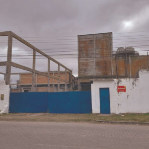 LOTE 007 - Um imóvel de aproximadamente 4.300m² pertencente a uma indústria de pescados, composto de cinco terrenos, em Rio Grande/RS.