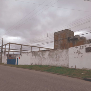 LOTE 007 - Um imóvel de aproximadamente 4.300m² pertencente a uma indústria de pescados, composto de cinco terrenos, em Rio Grande/RS.