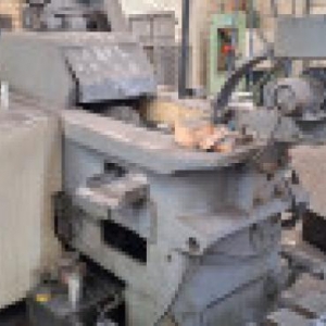 LOTE 006 - 1 (uma) PRENSA HORIZONTAL MARCA HERLAN, 300 TONELADAS.