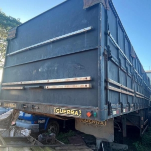 LOTE 010 - Caminhão trator VOLVO/FH 440 6X4T, 2010/2010, Dois semirreboques SR/GUERRA AG GR, 2013/2014, reboque SR/GUERRA AG GR,  2013/2014