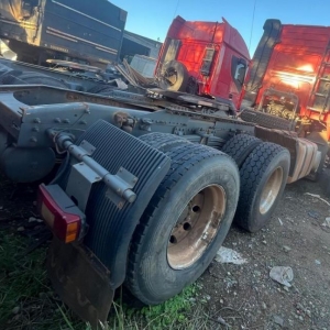 LOTE 010 - Caminhão trator VOLVO/FH 440 6X4T, 2010/2010, Dois semirreboques SR/GUERRA AG GR, 2013/2014, reboque SR/GUERRA AG GR,  2013/2014
