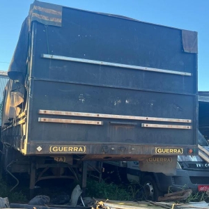 LOTE 010 - Caminhão trator VOLVO/FH 440 6X4T, 2010/2010, Dois semirreboques SR/GUERRA AG GR, 2013/2014, reboque SR/GUERRA AG GR,  2013/2014