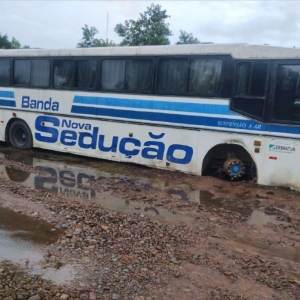 LOTE 017 - Ônibus VOLVO/B10M, ano/modelo: 1988/1988, placa: IHX9862