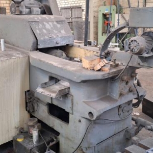 LOTE 002 - 1 (uma) PRENSA HORIZONTAL MARCA HERLAN, 300 TONELADAS.