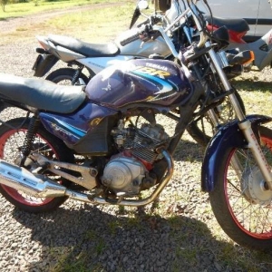 LOTE 008 - YAMAHA/YBR 125E, Placa: IKM1819, Ano/modelo: 2002/2002, Cor: ROXA, Chassi: 9C6KE010020052423, Motor: E308E-055813