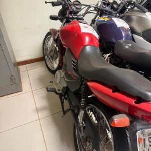 LOTE 009 - HONDA/CG 125 FAN ES, Placa: ISE1135, ano/modelo: 2011/2011 Cor: VERMELHA / Chassi: 9C2JC4120BR723990.