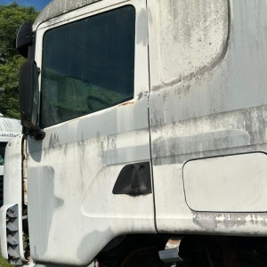 LOTE 010 - SCANIA/R124 GA4X2NZ 420, Placa: ATP2124, ano/modelo: 2005/2005, Cor: BRANCA, Chassi: 9BSR4X2A053564484, Motor: 8044914, Renavam: 849396689.