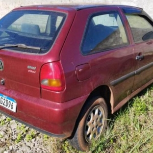 LOTE 001 - VW/GOL PLUS MI, Placa: KDG2D96, ano/modelo: 1997/1997, Cor: VERMELHA, Chassi: 9BWZZZ377VP564949, Motor: AFZ755718, Renavam: 00676951244.