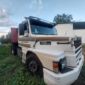 LOTE 010 - SCANIA T112 HS 4X2, Placa: IHV7H79, ano/modelo: 1987/1987 Cor: BRANCA, Chassi: 9BSTH4X2ZH3228389, Motor: RS0087330.