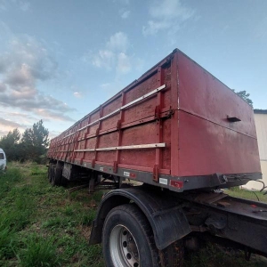 LOTE 011 - Reboque Modelo: RANDON SR GR TR, Placa: IDA4D69, ano/modelo: 1995/1995 Cor: CINZA. Chassi: 9ADG12430SM113933.