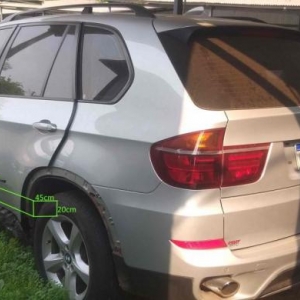 LOTE 016 - BMW X5 X-DRIVE 35i (Motor N55 3.0 Bi-Turbo) ANO/MODELO: 2011 / 2011, COR: Prata, PLACA: AA0R537 (Origem: Paraguai), CHASSI: WBAZV4101B805471, PROCEDÊNCIA: Apreendido / Estrangeiro.