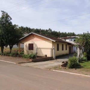 LOTE 001 - Área de 623,66m², contendo uma edificação de aproximadamente 255m² de área construída, situada na Rua Capitão Ribeiro, nº 45, bairro Centro, Capitão/RS