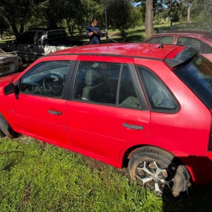 LOTE 002 -  VW/GOL 1.0 GIV, Placa: IVA6742, Ano/modelo: 2013/2014 Cor: VERMELHA, Chassi: 9BWAA05W9EP046624, Motor: CCP450093, Renavam: 00594913756 