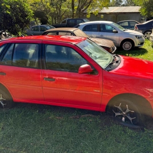 LOTE 002 -  VW/GOL 1.0 GIV, Placa: IVA6742, Ano/modelo: 2013/2014 Cor: VERMELHA, Chassi: 9BWAA05W9EP046624, Motor: CCP450093, Renavam: 00594913756 