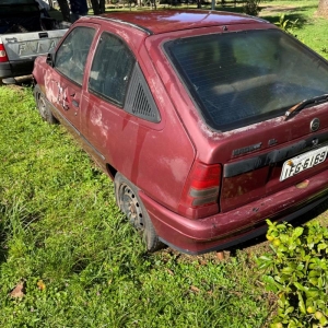 LOTE 005 - GM/KADETT GL, Placa: IFG6169, Ano/modelo: 1996/1996 Cor: VERMELHA, Chassi: 9BGKZ08GVTB400329, Motor: B18LZ31194884, Renavam: 00659364832.