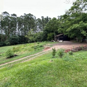 LOTE 001 - Área de 101.640,00m², contendo uma casa residencial em alvenaria e dois galpões em madeira, situada na estrada secundaria a Rua José Francisco Algaier, Picada São Bento, Santa Clara do Sul/RS