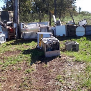 LOTE 035 - Lote de sucata de materiais metálicos.