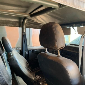 LOTE 036 - Caminhonete; Marca: LAND ROVER; Modelo: Defender; Versão: 130; Ano 1995