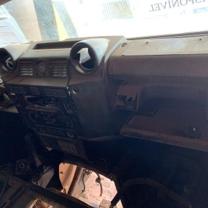 LOTE 036 - Caminhonete; Marca: LAND ROVER; Modelo: Defender; Versão: 130; Ano 1995